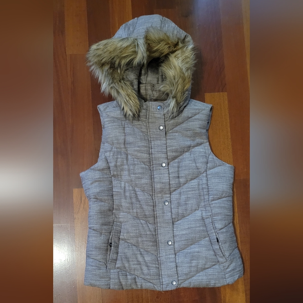 GAP light brown herringbone puffer vest, medium